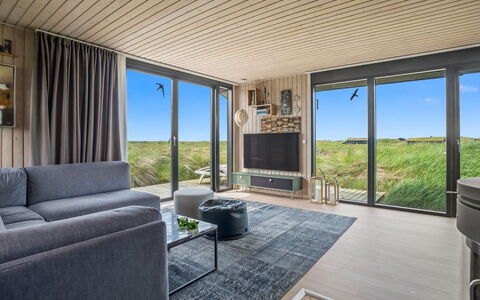 Beatrice - 350M from the Sea: Dur, Conception, Salon, Tache De Bois, Chaise, Canapé, Parquet, Appartement Penthouse, Planche