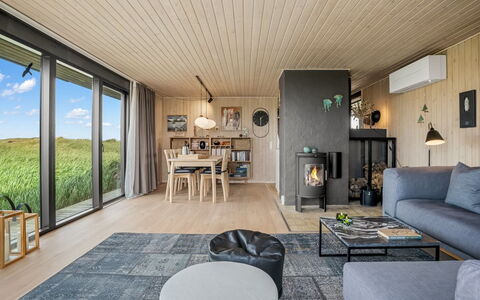 Beatrice - 350M from the Sea: Bois, Design Intérieur, Meubles, Sol, Sol, Domicile, Plafond, Salon, Parquet, Canapé