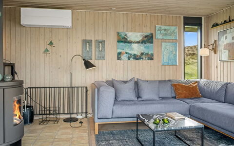 Beatrice - 350M from the Sea: Bois, Sol, Sol, Design Intérieur, Meubles, Canapé, Salon, Domicile, Pièce, Parquet