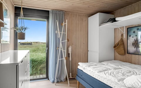 Beatrice - 350M from the Sea: Bois, Meubles, Design Intérieur, Sol, Chambre, Sol, Lit, Plafond, Tache De Bois, Dur