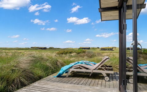 Beatrice - 350M from the Sea: Lot Terre, Plate-Forme, Porche, Eco Hôtel, Boardwalk, Dur, Planche, Structure En Plein Air, Passerelle