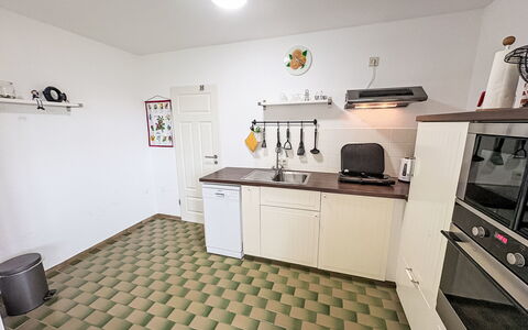 Friesenwohnung: Sol, Sol, Cuisine, Bois, Appareil De Cuisine, Principaux Appliance, Design Intérieur, Cuisinière, Cabinetry, Comptoir