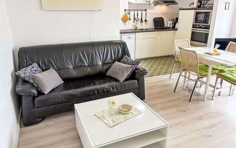 Friesenwohnung: Meubles, Design Intérieur, Sol, Sol, Canapé, Bois, Pièce, Parquet, Salon, Domicile