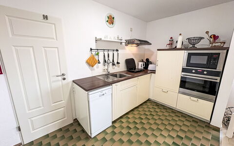 Friesenwohnung: Sol, Cuisine, Appareil De Cuisine, Sol, Bois, Principaux Appliance, Cuisinière, Design Intérieur, Comptoir, Cabinetry