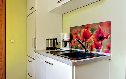 Schömbs: Comptoir, Cuisine, Appareil De Cuisine, Design Intérieur, Evier, Sol, Principaux Appliance, Cabinetry, Meubles, Luminaire Plomberie