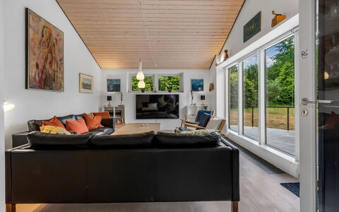 Berenice - 500M from the Sea: Design Intérieur, Sol, Bois, Plafond, Sol, Canapé, Meubles, Domicile, Salon, Éclairage