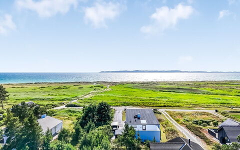 Jorkin - 150M from the Sea: Toit, Maison, Domicile, Chalet, Porte, Siding, Plate-Forme, Porche, Planche, Dur