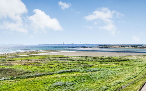 Jorkin - 150M from the Sea: Toit, Maison, Domicile, Chalet, Porte, Siding, Plate-Forme, Porche, Planche, Dur