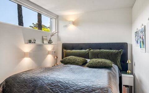 Dagny - 300M from the Sea: Lit, Meubles, Design Intérieur, Chambre, Literie, Mur, Drap De Lit, Plafond, Linge, Pièce