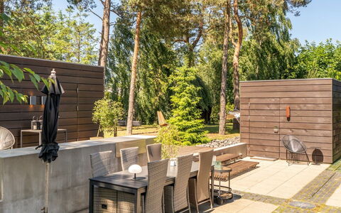 Dagny - 300M from the Sea: Bois, Jardin, Meubles, Mobilier De Jardin, Arbuste, Lot Terre, Arrière-Cour, Chaise, Ombre