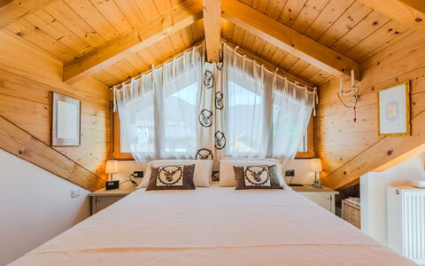 Giglio: Bois, Design Intérieur, Domicile, Meubles, Chambre, Plafond, Sol, Lit, Pièce, Linge