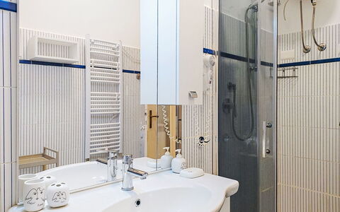 Ardesia: Luminaire Plomberie, Design Intérieur, Salle De Bains, Sol, Sol, Plomberie, Robinet, Pièce, Évier, Lavabo