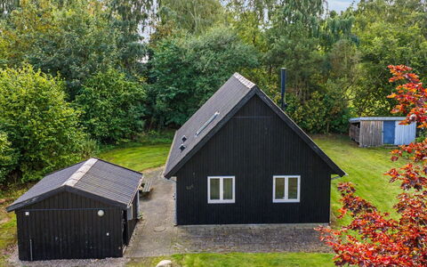 Zelda - 275M from the Sea: Maison, Chalet, Domicile, Toit, Zone Rurale, Pelouse, Jardin, Batiments Jardin, Cabanon, Siding