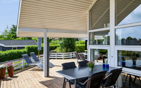 Hélène - 1.1Km from the Sea: Bois, Porche, Domicile, Plafond, Ombre, Store, Plate-Forme, Siding, Dur, Patio