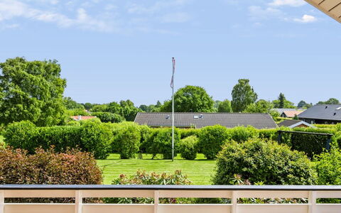 Hélène - 1.1Km from the Sea: Arbuste, Lot Terre, Jardin, Ombre, Clôture, Aménagement Paysager, Accueil Escrime, Pelouse, Passerelle