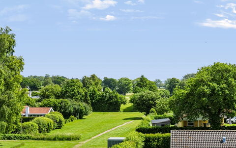 Hélène - 1.1Km from the Sea: Vert, Arbre, Herbe, La Nature, Paysage, Arbuste, Prairie, Lot Terre, Zone Résidentielle