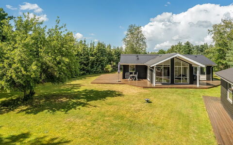 Lucian - from the Sea: Domicile, Maison, Toit, Chalet, Lot Terre, Biens, Ferme, Jardin, Batiments Jardin, Pelouse