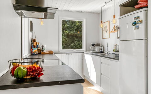 Lucian - from the Sea: Cuisine, Appareil De Cuisine, Comptoir, Principaux Appliance, Design Intérieur, Sol, Bois, Électroménager, Cabinetry, Meubles