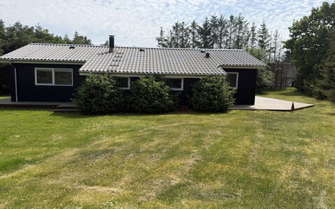 Lucian - from the Sea: Herbe, Maison, Toit, Domicile, Zone Résidentielle, Chalet, Lot Terre, Plaine, Pelouse, Biens