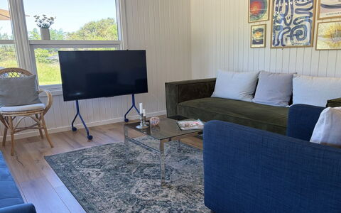 Goce - 300M from the Sea: Meubles, Sol, Canapé, Sol, Bois, Design Intérieur, Salon, Pièce, Domicile