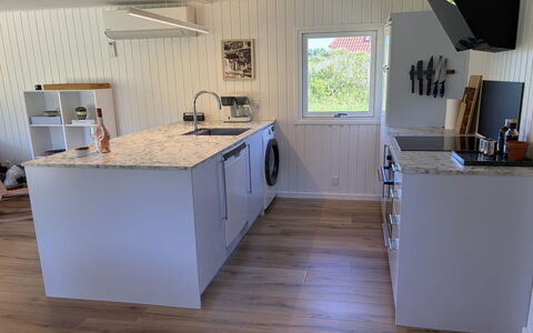 Goce - 300M from the Sea: Sol, Bois, Sol, Parquet, Appareil De Cuisine, Principaux Appliance, Cuisine, Comptoir, Électroménager, Dur