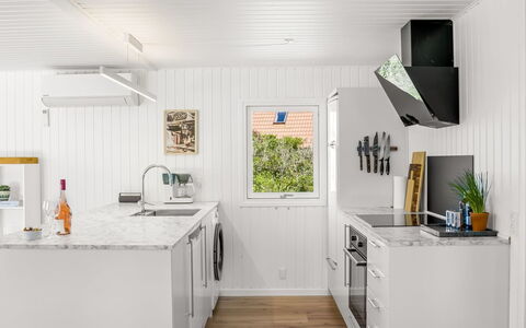 Goce - 300M from the Sea: Cuisine, Bois, Appareil De Cuisine, Comptoir, Principaux Appliance, Sol, Design Intérieur, Électroménager, Cabinetry, Sol