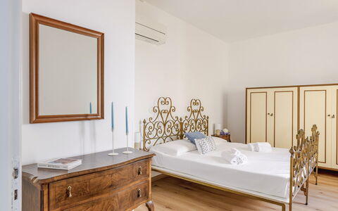Casabianca: Design Intérieur, Sol, Mur, Meubles, Sol, Bois, Chambre, Éclairage, Pièce, Lit