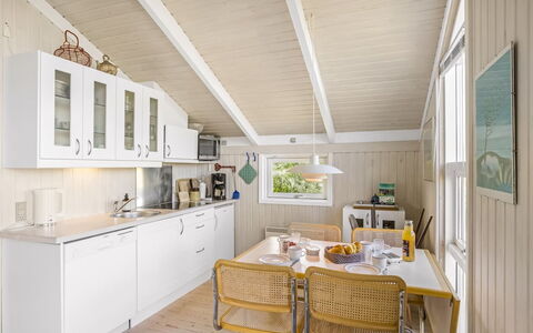 Glennie - 500M from the Sea: Design Intérieur, Sol, Bois, Plafond, Sol, Meubles, Domicile, Cuisine, Parquet, Comptoir