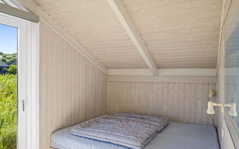 Glennie - 500M from the Sea: Bois, Sol, Plafond, Domicile, Chambre, Lit, Linge, Dur, Tache De Bois, Cadre De Lit