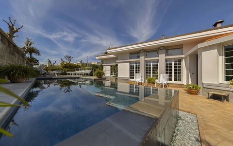 Villa Clara: Architecture, Domicile, Piscine, Composite, Biens, Caractéristique De L'Eau, Manoir, Recours, Villa, Eco Hôtel
