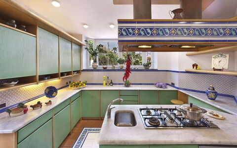 Villa Clara: Cuisine, Comptoir, Design Intérieur, Appareil De Cuisine, Cuisinière, Principaux Appliance, Sol, Cabinetry, Éclairage, Gaz Poele