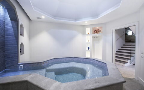Villa Clara: Sol, Design Intérieur, Sol, Plafond, Composite, Piscine, Baignoire, Jacuzzi