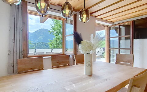 Hoamat Stadlfeld: Meubles, Design Intérieur, Sol, Bois, Plafond, Luminaire, Sol, Lustre, Salle À Manger, Éclairage
