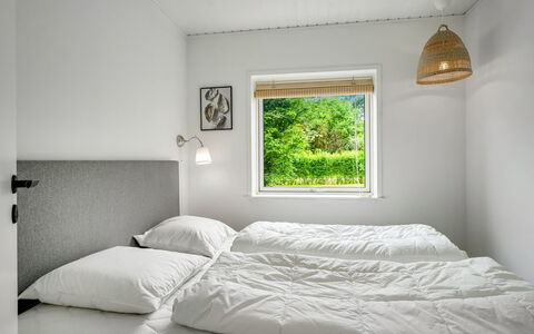 Adisl - 300M to the Fjord: Mur, Chambre, Lit, Bois, Literie, Drap De Lit, Design Intérieur, Plafond, Cadre De Lit, Domicile