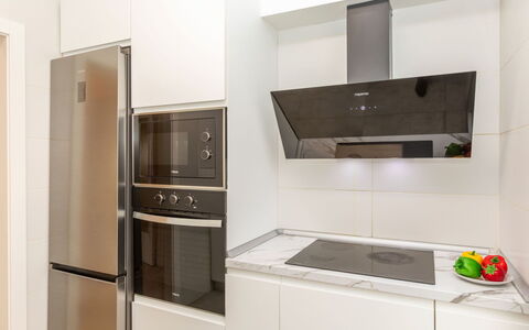 Ribera: Appareil De Cuisine, Cuisine, Principaux Appliance, Design Intérieur, Sol, Mur, Cabinetry, Comptoir, Électroménager, Bois