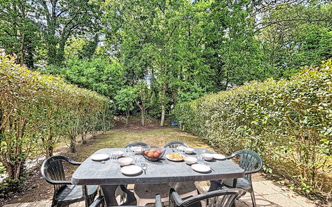 Maison Clos de Kermilienne: Recours, Biens, Hacienda, Balcon, Ville Resort, Piscine, Hôtel, Station Balnéaire, Aménagement Paysager