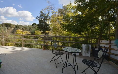 La Dimora di Artemide: Meubles, Mobilier De Jardin, Chaise, Clôture, Balustrade, Ombre, Tableau De Plein Air, Balcon, Aménagement Paysager, Plate-Forme
