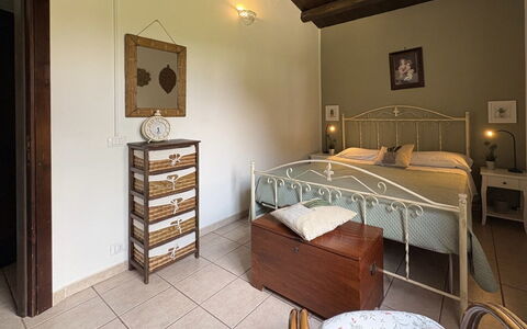 Villa Simona: Meubles, Design Intérieur, Lit, Sol, Sol, Chambre, Plafond, Bois, Pièce, Literie