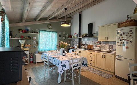 Villa Simona: Meubles, Design Intérieur, Bois, Sol, Plafond, Cuisine, Chaise, Pièce, Éclairage, Sol