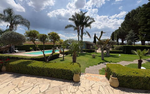 Villa Simona: Arbuste, Jardin, Paysage, Recours, Piscine, Aménagement Paysager, Pelouse, Ombre, Hacienda