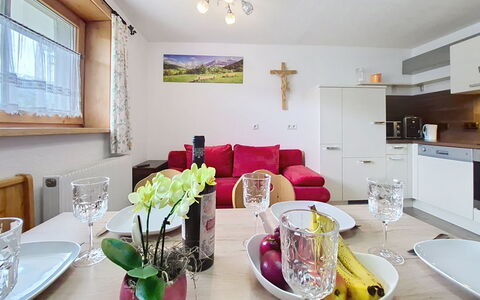 Buchauer: Meubles, Design Intérieur, Sol, Canapé, Plafond, Pièce, Sol, Table, Salon, Domicile