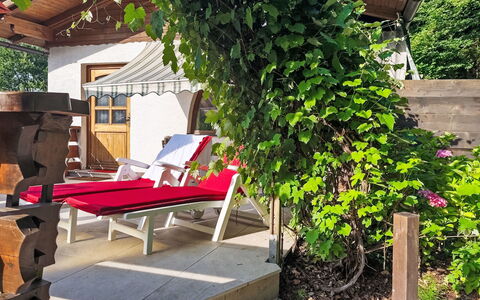 Velden am Wörthersee 39: Arbuste, Mobilier De Jardin, Jardin, Ombre, Printemps, Parapluie, Structure En Plein Air, Chaise, Arrière-Cour