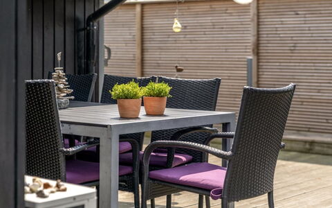 Wiebke - 50M from the Sea: Meubles, Mobilier De Jardin, Pot De Fleur, Tableau De Plein Air, Chaise, Plante D'Appartement, Patio, Jardin, Table Cuisine Et Salle A Manger, Osier