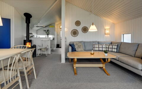 Wiebke - 50M from the Sea: Bois, Design Intérieur, Sol, Plafond, Meubles, Sol, Domicile, Salon, Luminaire, Canapé