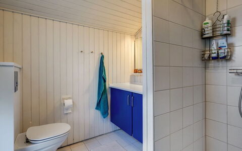 Wiebke - 50M from the Sea: Sol, Luminaire Plomberie, Salle De Bains, Mur, Sol, Bois, Évier, Lavabo, Toilette, Design Intérieur