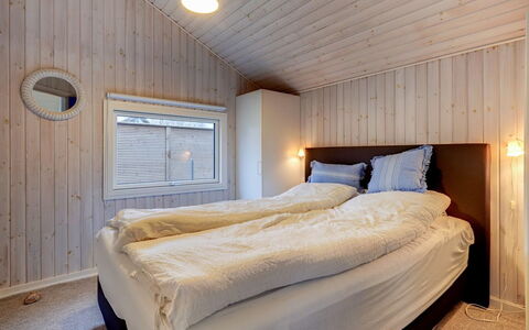 Wiebke - 50M from the Sea: Bois, Chambre, Plafond, Lit, Design Intérieur, Drap De Lit, Literie, Cadre De Lit, Sol, Pièce