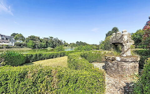 La Rivière St Goustan: Recours, Hôtel, Ville Resort