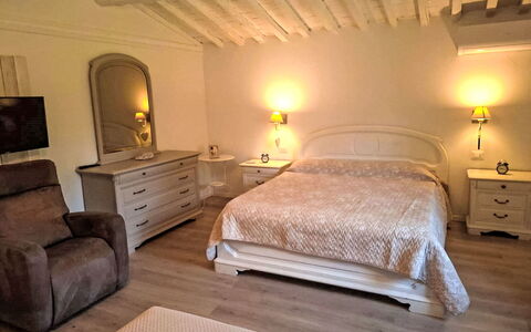 Scarlino 35: Lit, Meubles, Chambre, Design Intérieur, Literie, Drap De Lit, Sol, Sol, Bois, Pièce