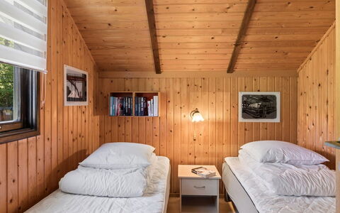 Kalervo - 2.9Km to the Fjord: Chambre, Lit, Design Intérieur, Bois, Plafond, Meubles, Sol, Pièce, Drap De Lit, Literie