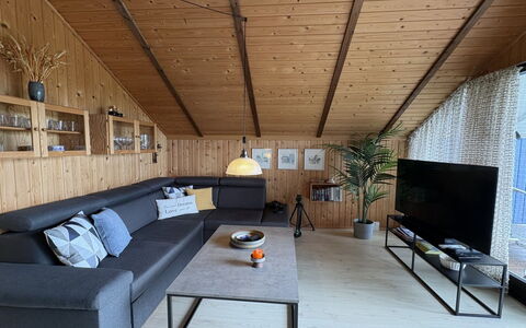 Kalervo - 2.9Km to the Fjord: Meubles, Design Intérieur, Canapé, Sol, Mur, Sol, Bois, Salon, Plafond, Pièce